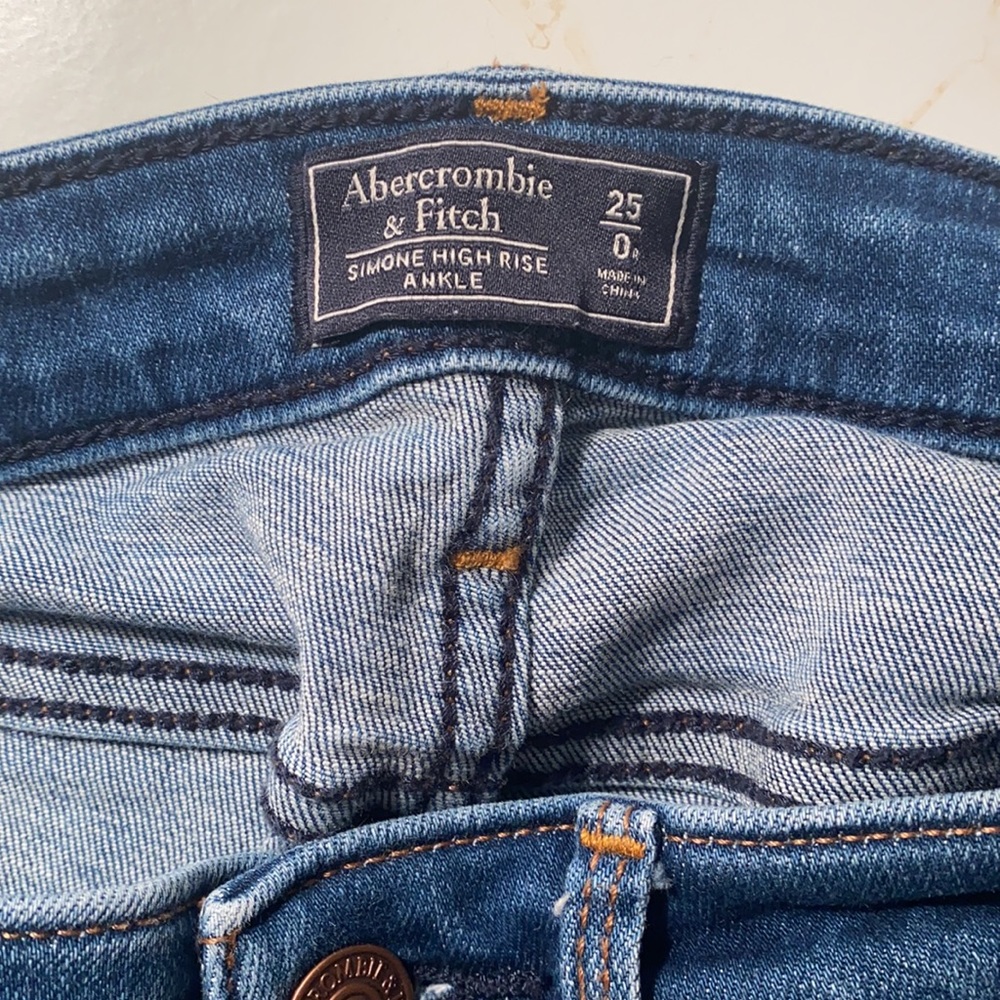 Abercrombie distressed-ankle skinny jeans, size 25 - Picture 3 of 4